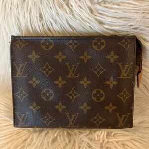 Louis Vuitton Poche Toilette 19